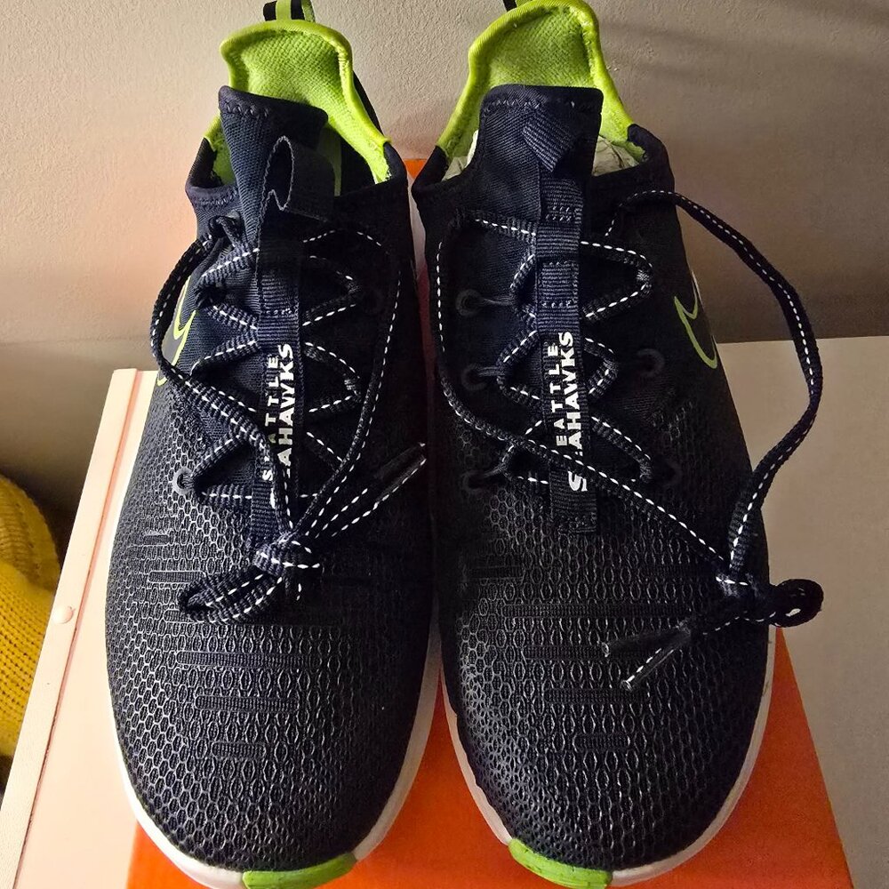 Women's Nike Free TR 6 Seattle Seahawks Running Shoes Size 7 NFL NEW